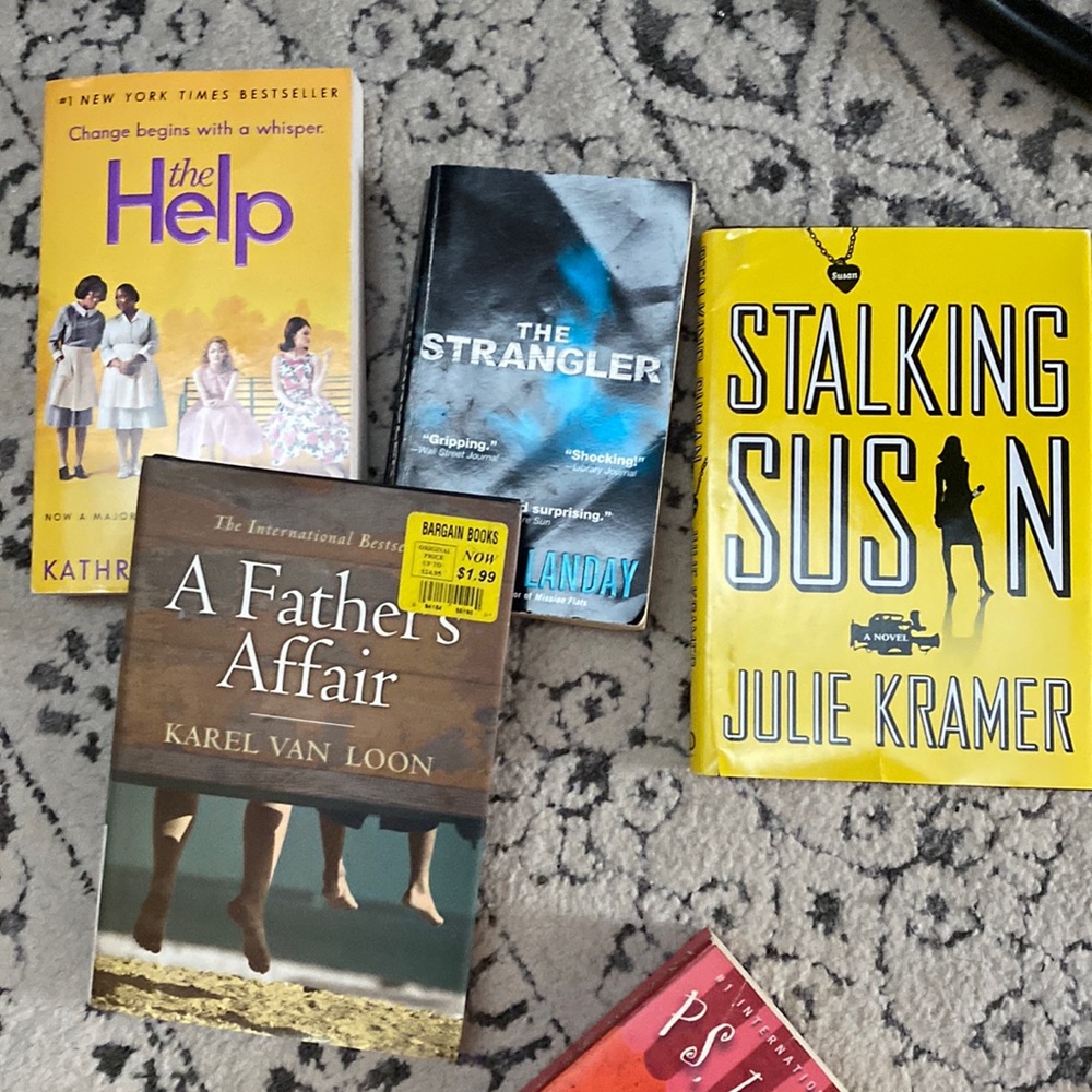 4 mystery books 2 hard covers - good readings
